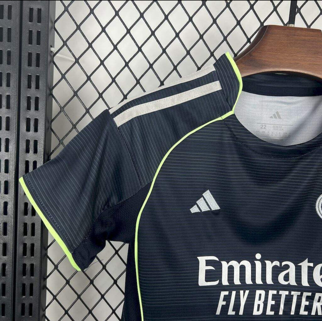Kit Enfant Réal Madrid Extérieur 2025/2026