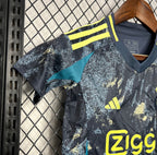 Kit enfant Ajax Amsterdam Extérieur 2024/2025