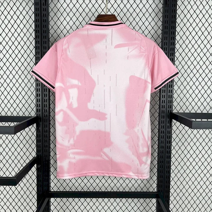 Maillot réal Madrid rose concept 2025