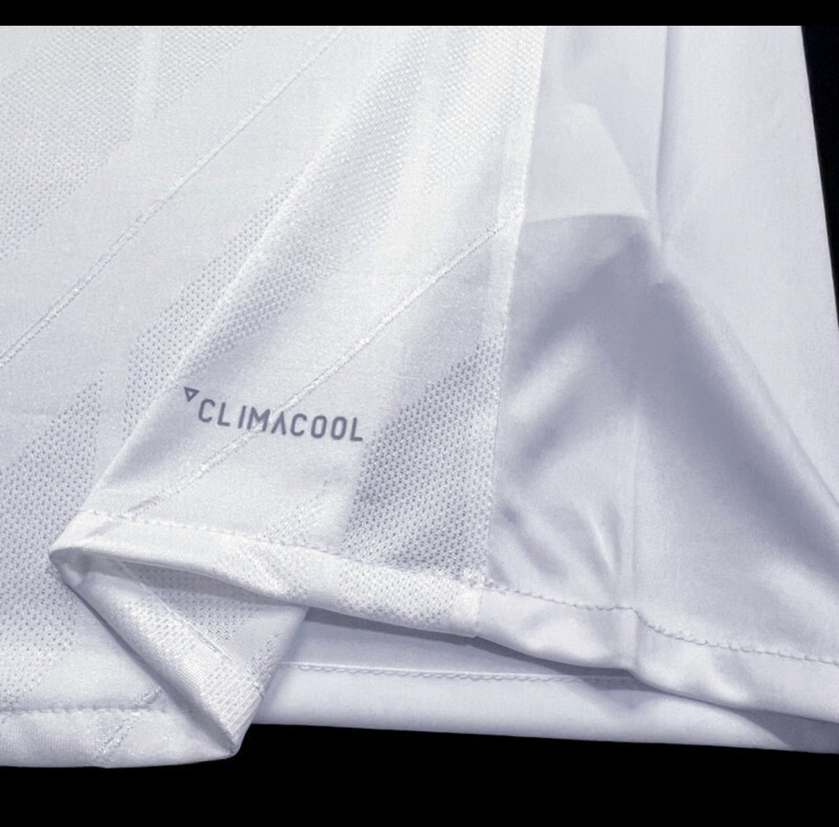 Maillot real madrid rétro 17/18