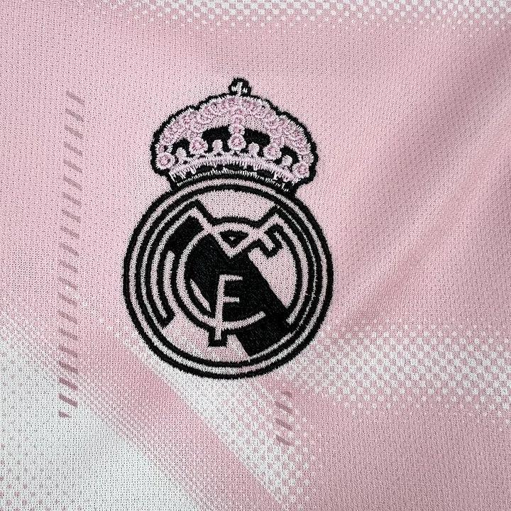 Maillot réal Madrid rose concept 2025